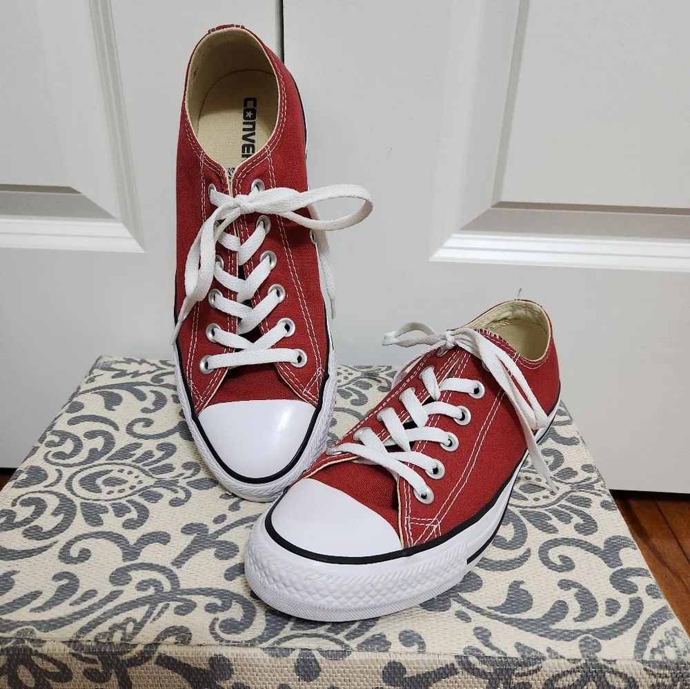 Converse Red Low Rise Sneakers in CHERRY RED size 8M - Picture 4 of 6
